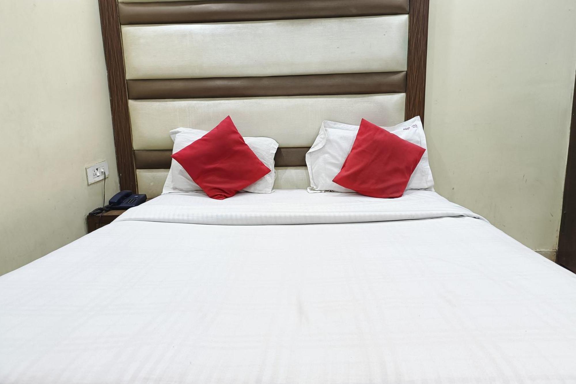 Spot Inn Hostel Nowe Delhi Zewnętrze zdjęcie