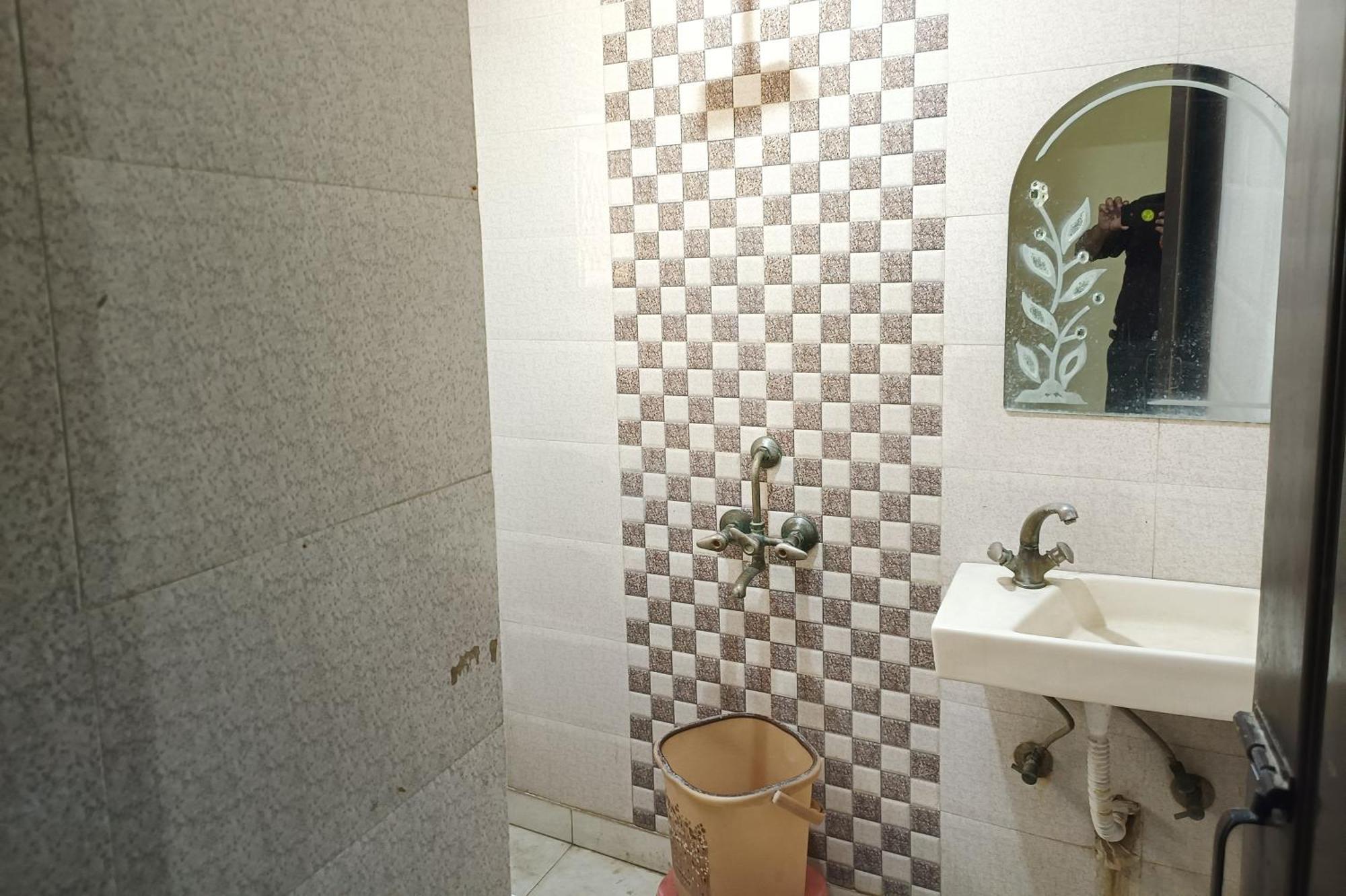 Spot Inn Hostel Nowe Delhi Zewnętrze zdjęcie
