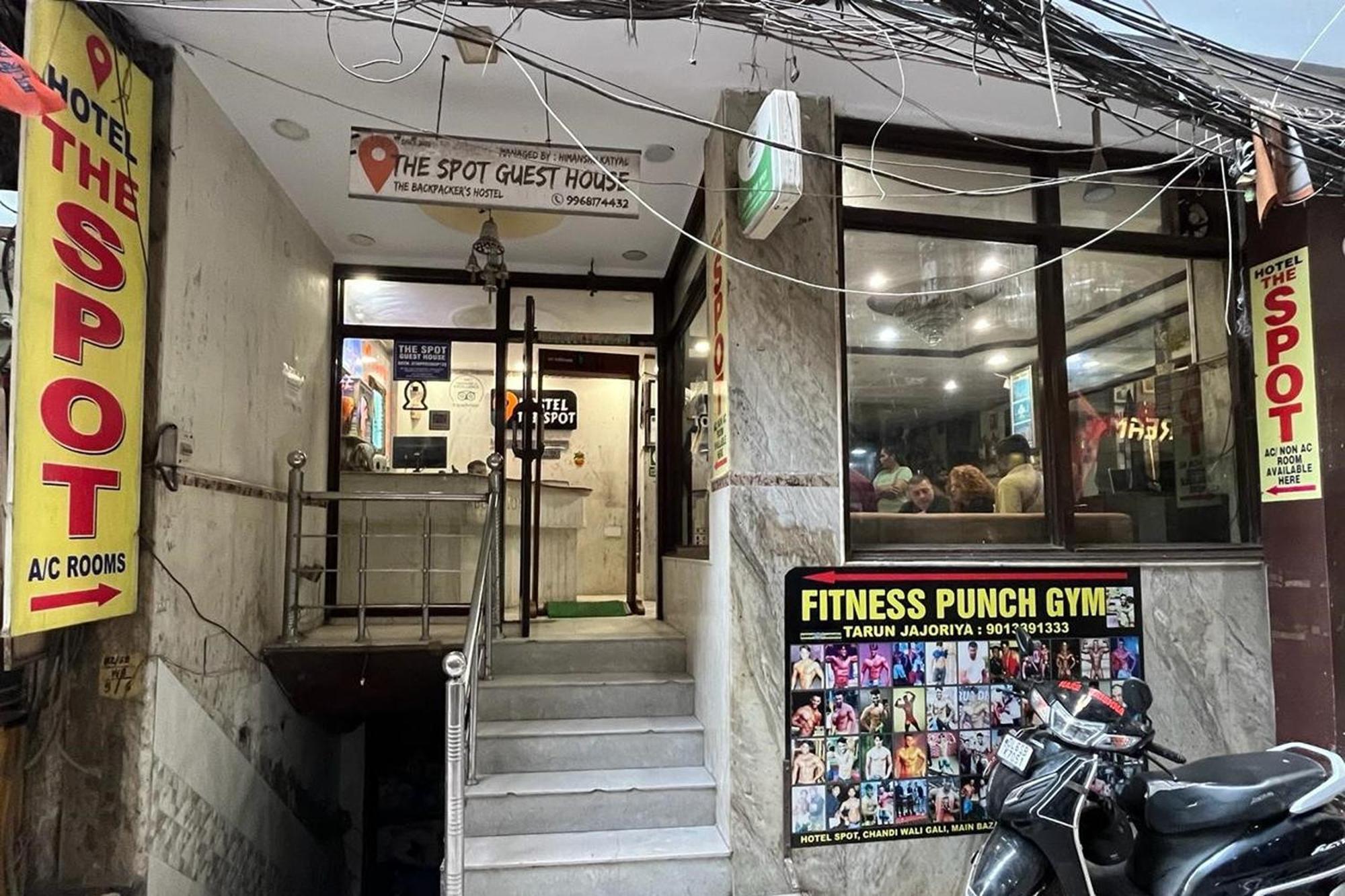 Spot Inn Hostel Nowe Delhi Zewnętrze zdjęcie