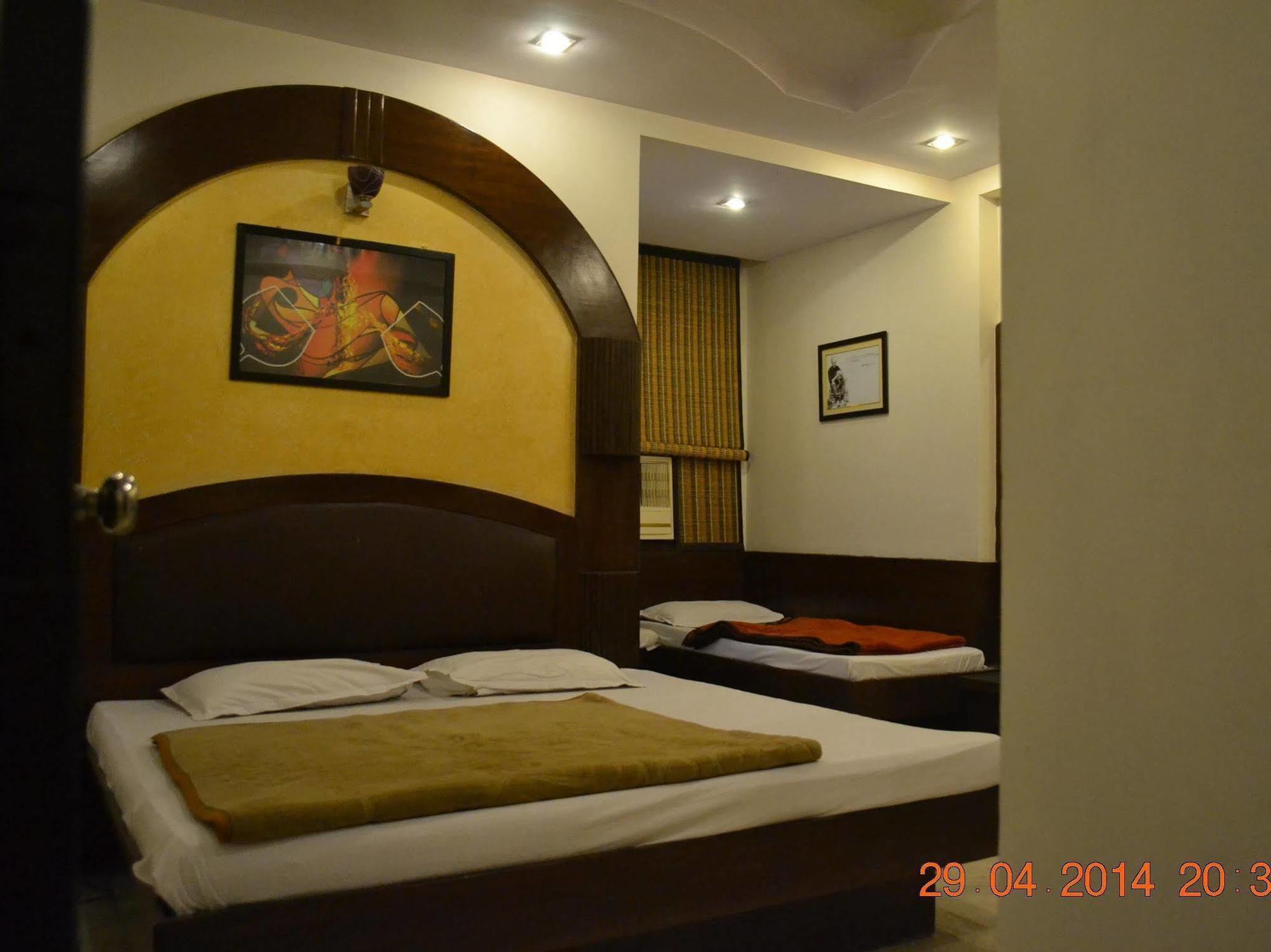 Spot Inn Hostel Nowe Delhi Zewnętrze zdjęcie