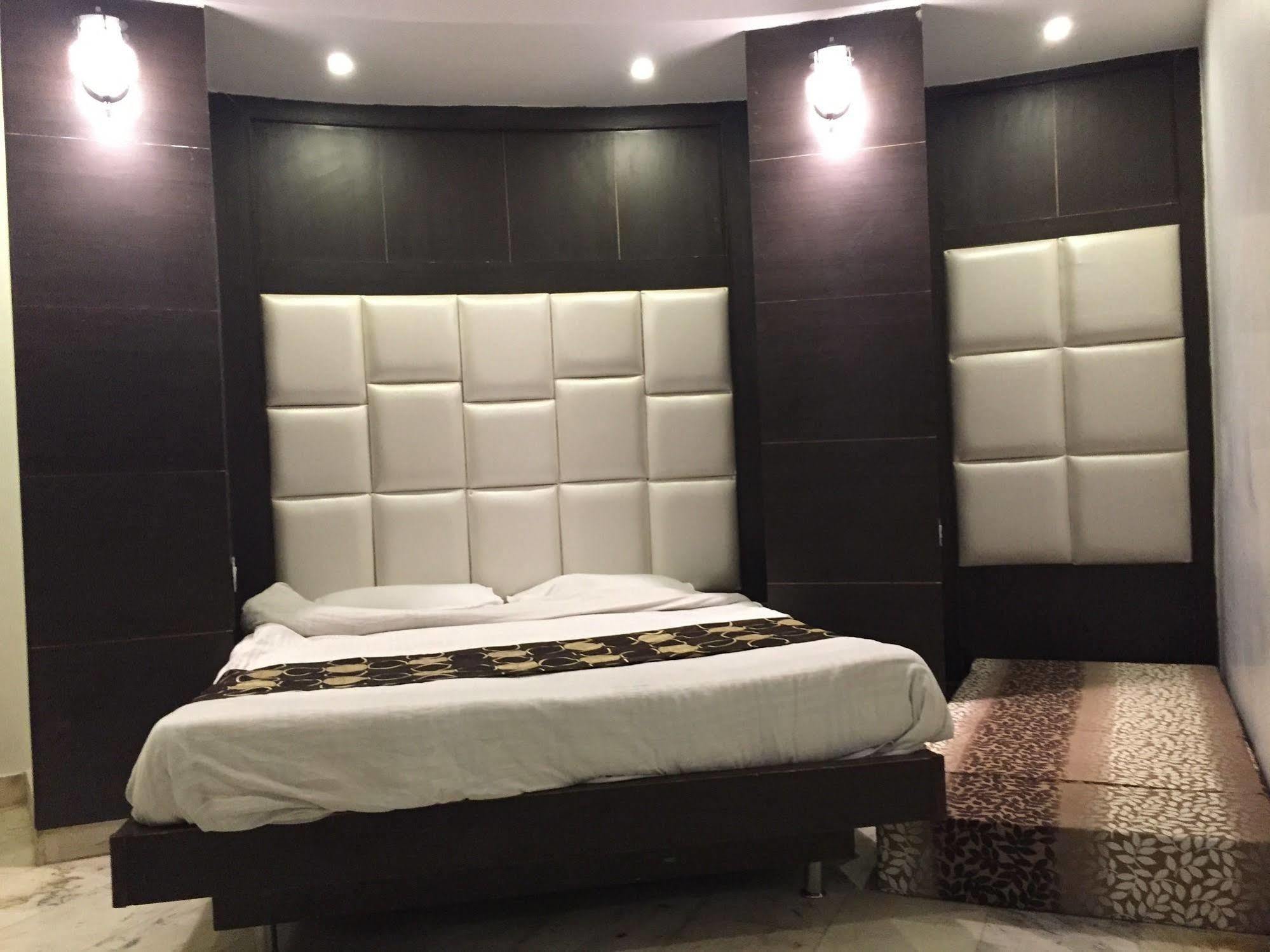 Spot Inn Hostel Nowe Delhi Zewnętrze zdjęcie